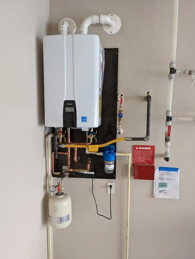 Professional plumber installing copper piping in a Swartz home